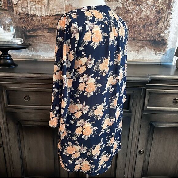 Rue21 Top Navy & Peach Floral size medium - Picture 4 of 7